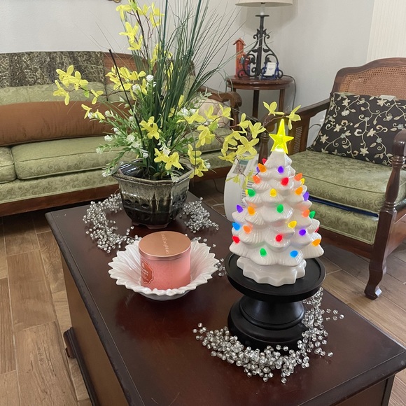 Vintage Style Ceramic White Christmas Tree - Picture 2 of 4